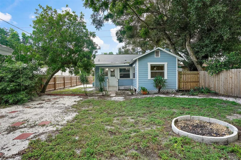 2111 BURLINGTON AVENUE St Petersburg, FL 33713