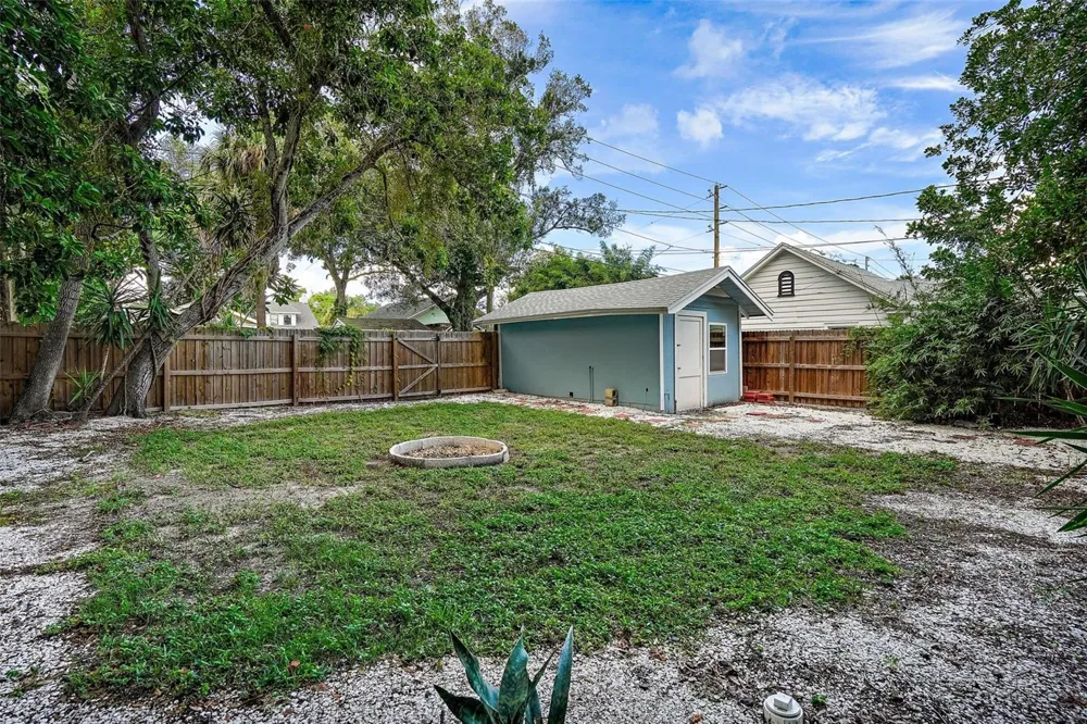 2111 BURLINGTON AVENUE St Petersburg, FL 33713