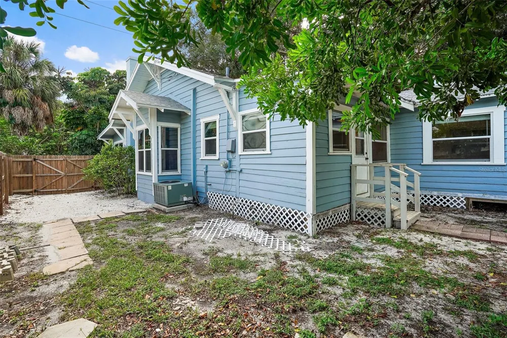 2111 BURLINGTON AVENUE St Petersburg, FL 33713