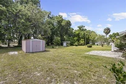 420 FAIRVIEW AVENUE Deland, FL 32724