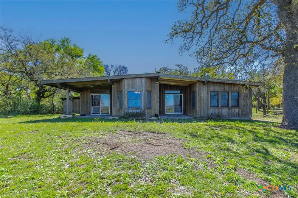 1500 County Road 405 Buckholts, TX 76518