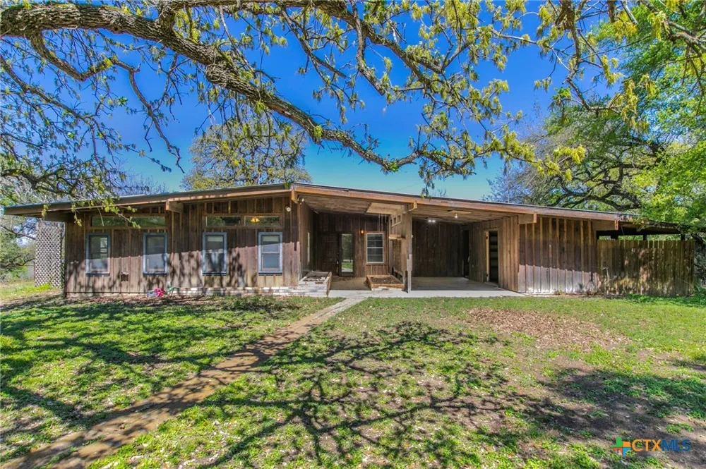 1500 County Road 405 Buckholts, TX 76518