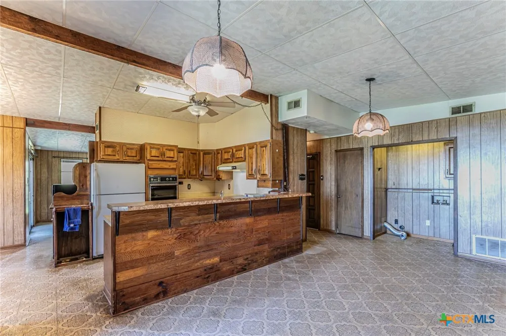 1500 County Road 405 Buckholts, TX 76518