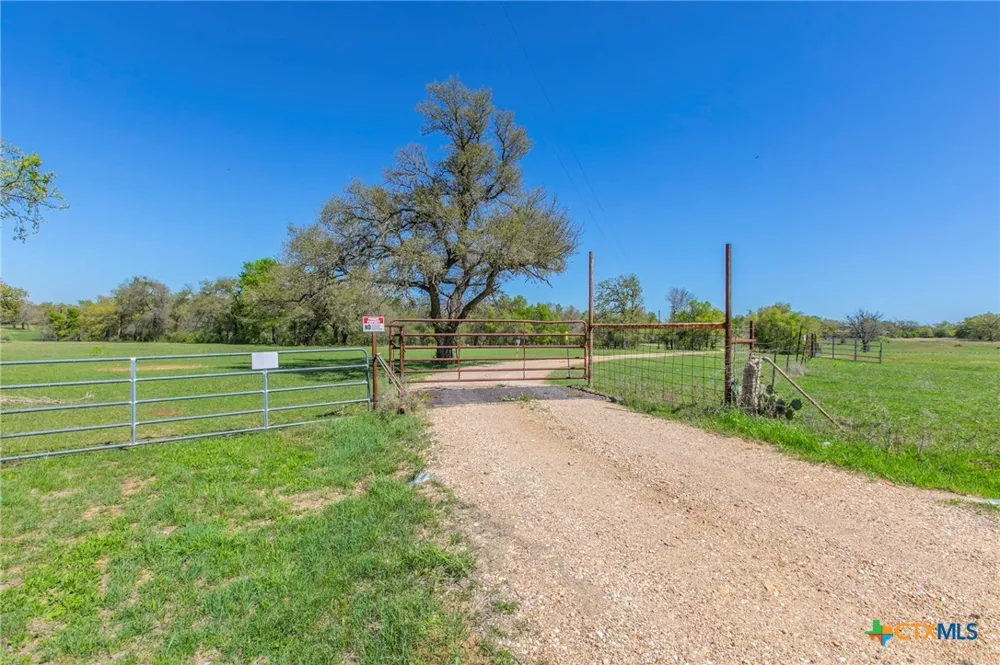 1500 County Road 405 Buckholts, TX 76518