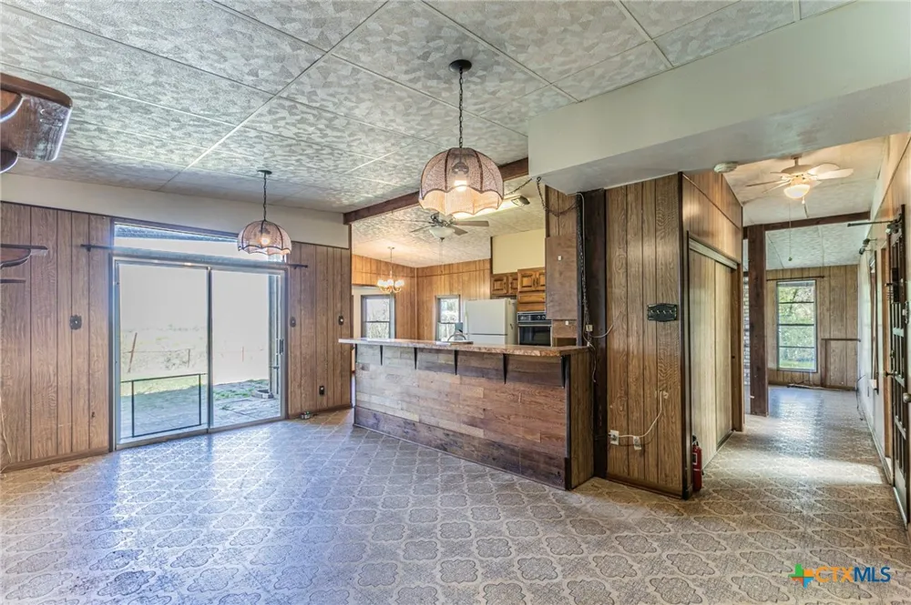 1500 County Road 405 Buckholts, TX 76518
