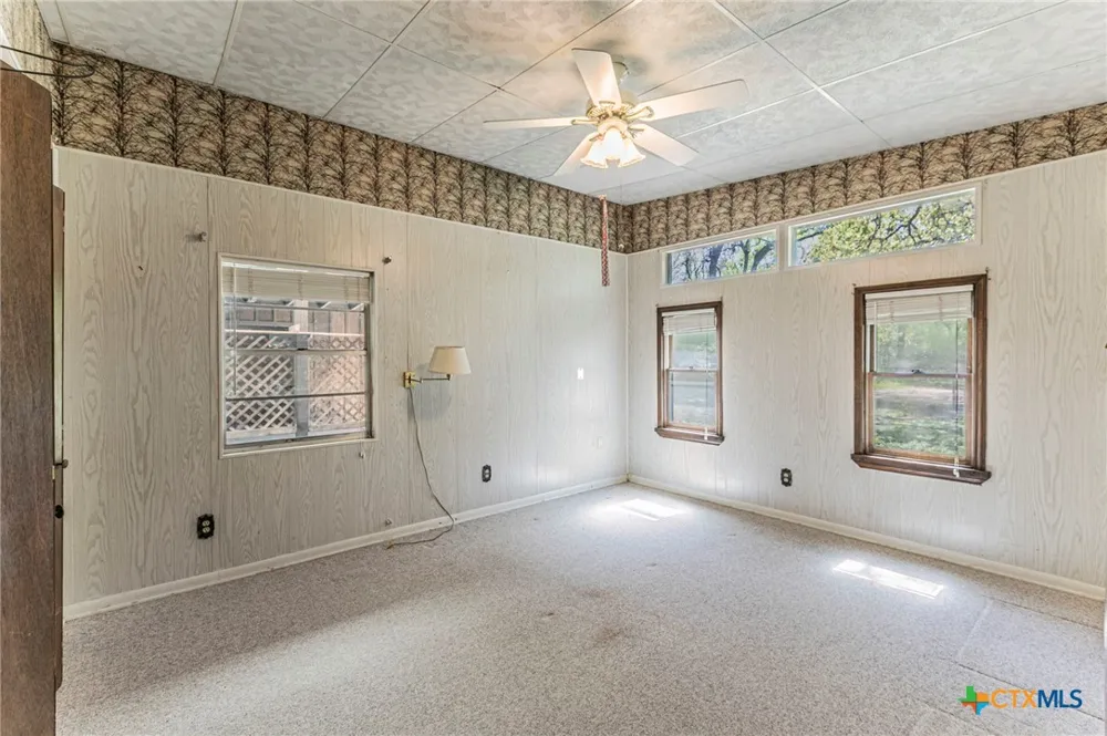 1500 County Road 405 Buckholts, TX 76518
