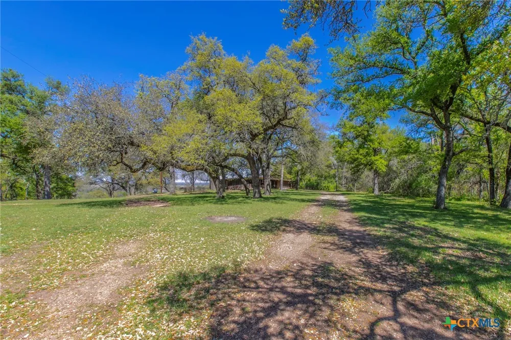 1500 County Road 405 Buckholts, TX 76518