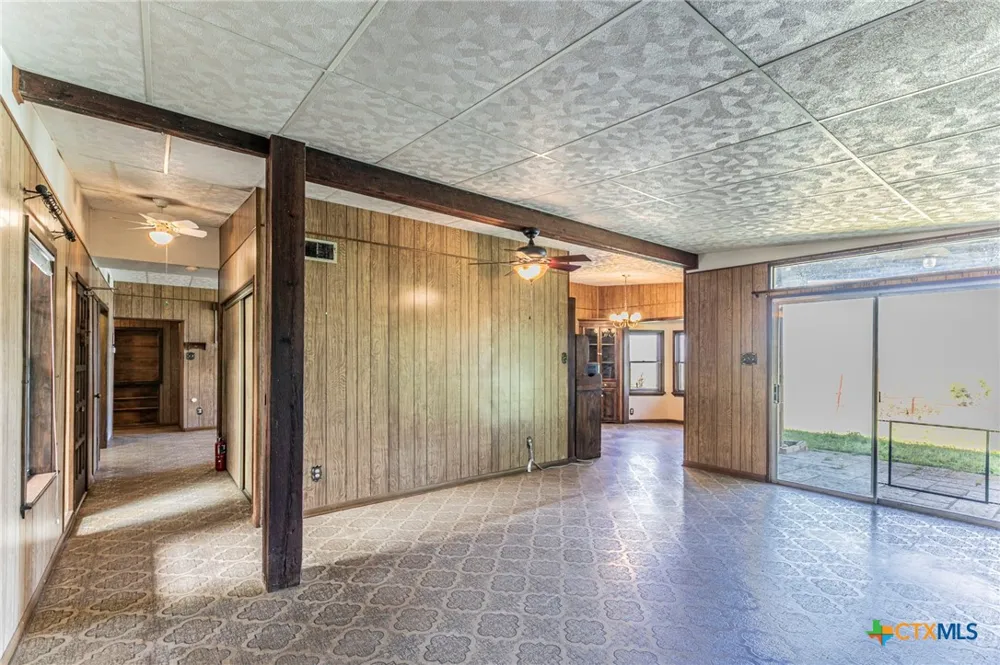 1500 County Road 405 Buckholts, TX 76518