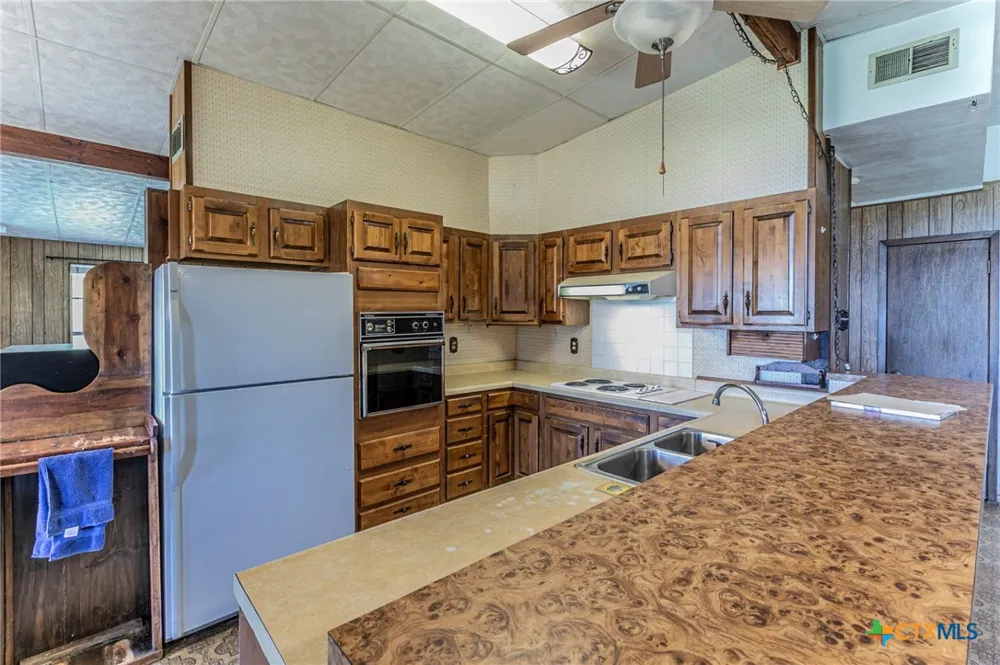 1500 County Road 405 Buckholts, TX 76518
