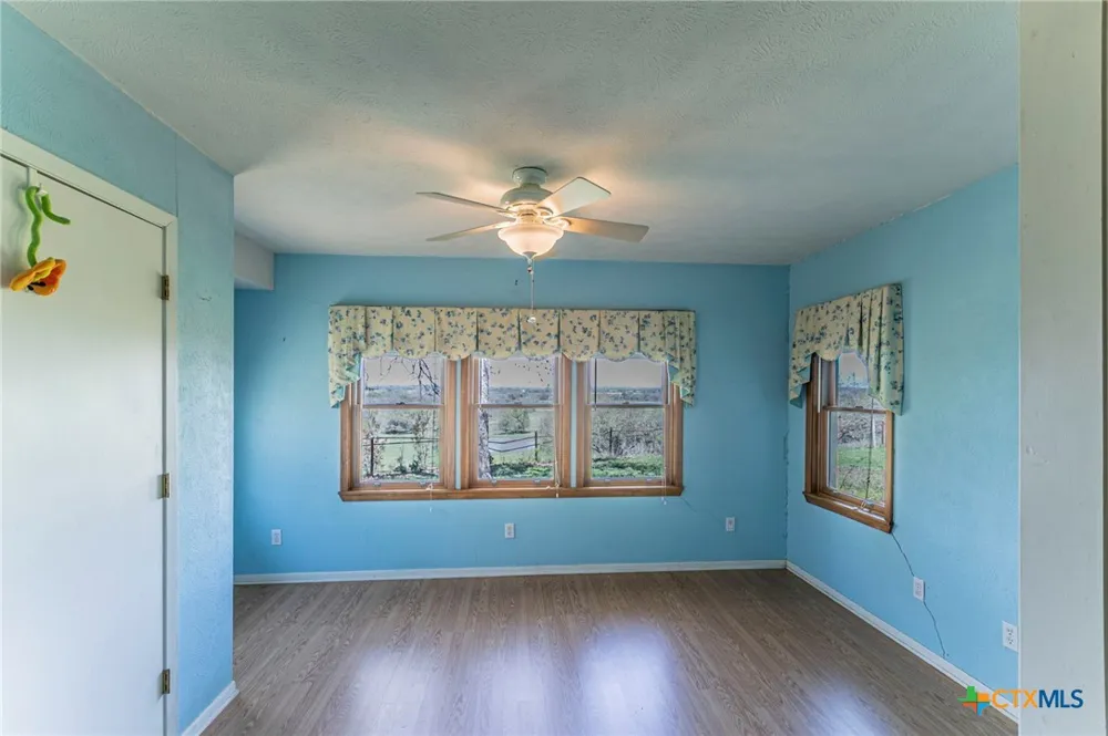 1500 County Road 405 Buckholts, TX 76518