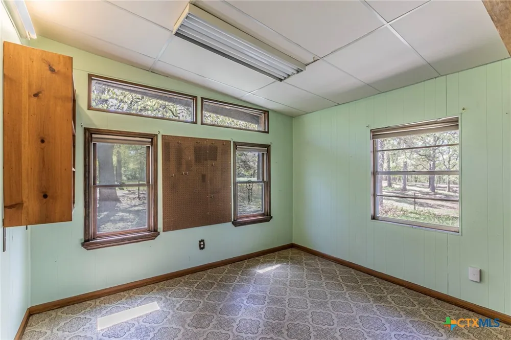1500 County Road 405 Buckholts, TX 76518