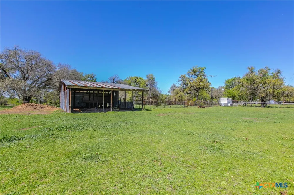 1500 County Road 405 Buckholts, TX 76518