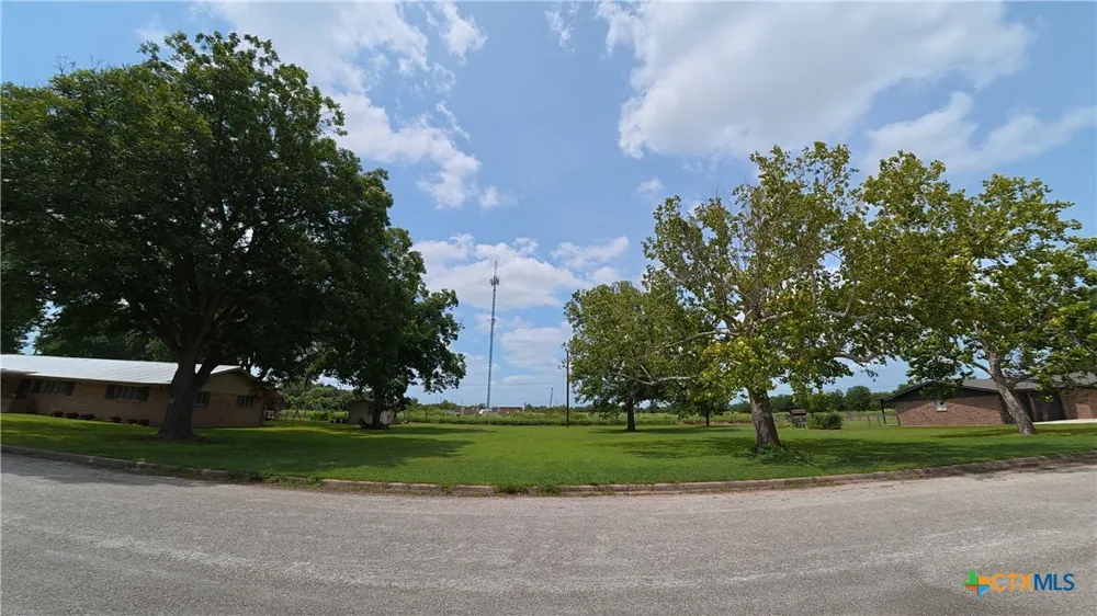 Westview Drive Seguin, TX 78155