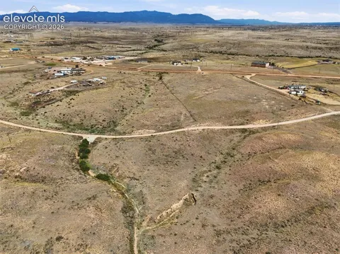 19895 EL Valle View