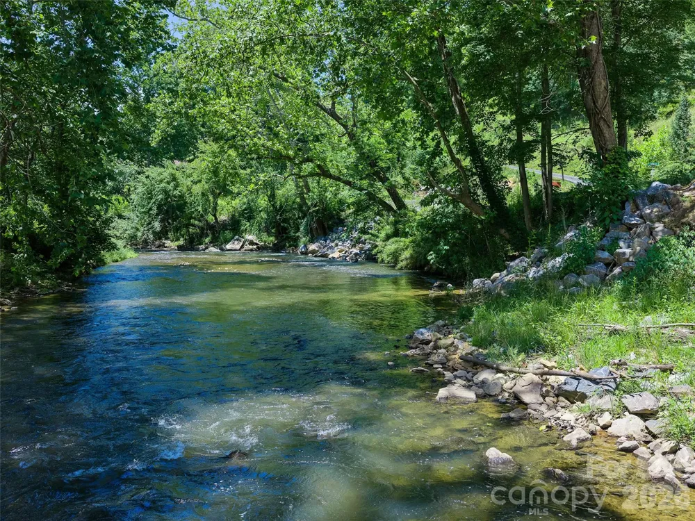 000 Hamlet Drive #1 Burnsville, NC 28714
