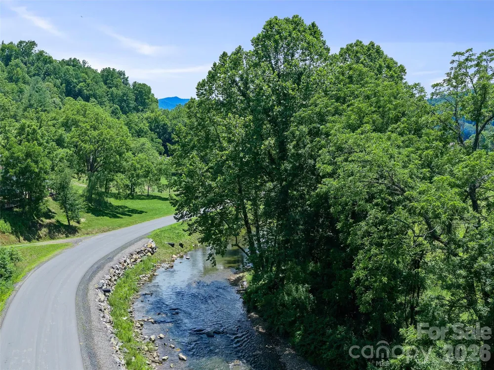 000 Hamlet Drive #1 Burnsville, NC 28714