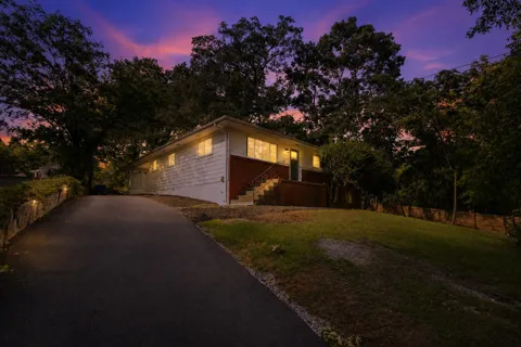 208 Flora Circle