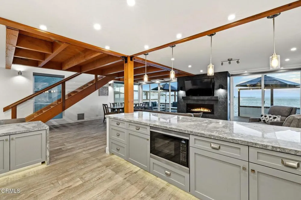3373 Ocean Drive Oxnard, CA 93035