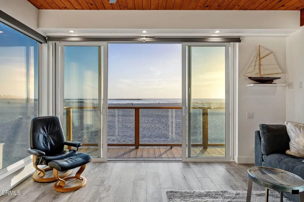 3373 Ocean Drive Oxnard, CA 93035
