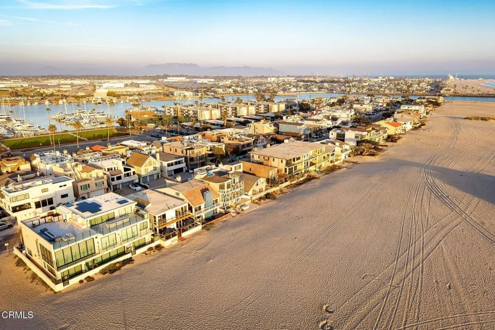 3373 Ocean Drive Oxnard, CA 93035