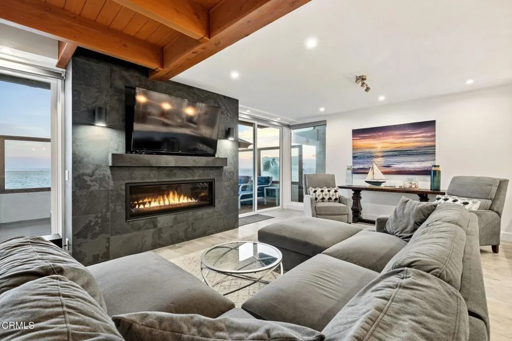 3373 Ocean Drive Oxnard, CA 93035