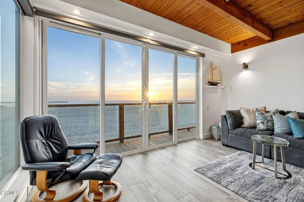 3373 Ocean Drive Oxnard, CA 93035