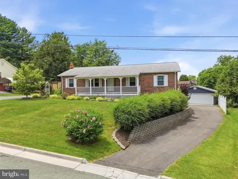 11 ASHLAWN COURT