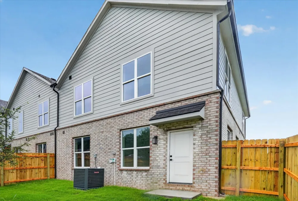 804 Premier Grand Prairie, TX 75051