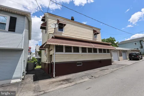 9 HEMLOCK STREET