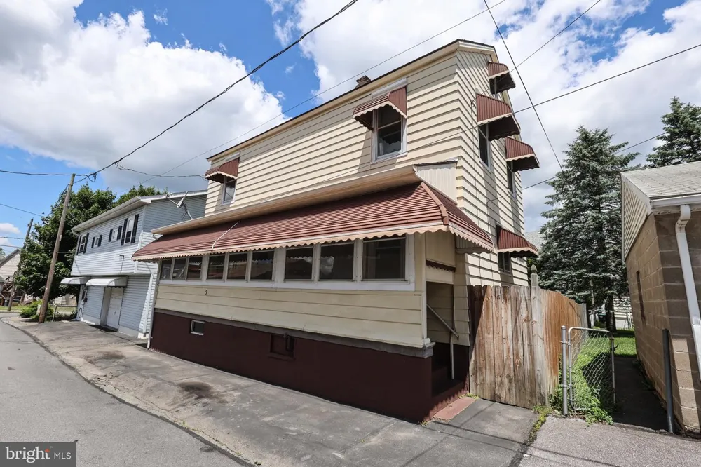 9 HEMLOCK STREET West Hazleton, PA 18202
