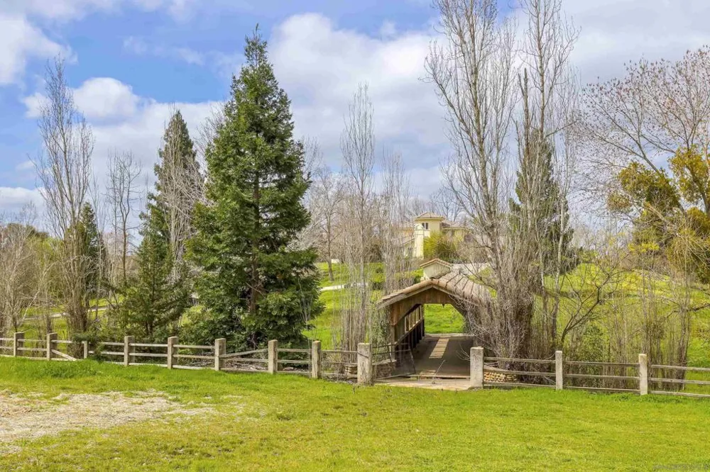 24943 McIntire Clements, CA 95227