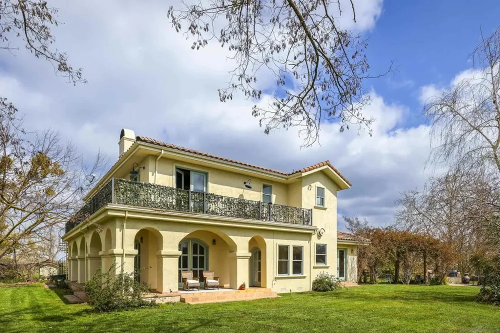 24943 McIntire Clements, CA 95227