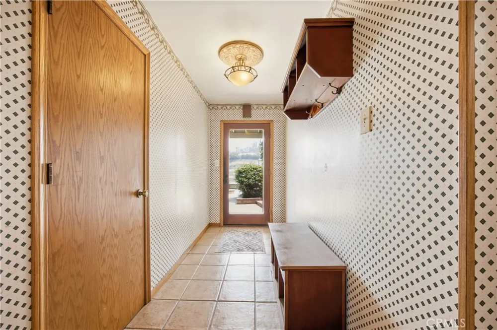 10170 Maude Ave Sunland, CA 91040