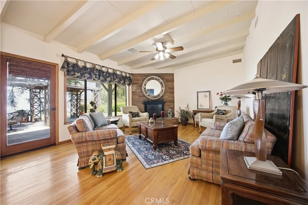 10170 Maude Ave Sunland, CA 91040