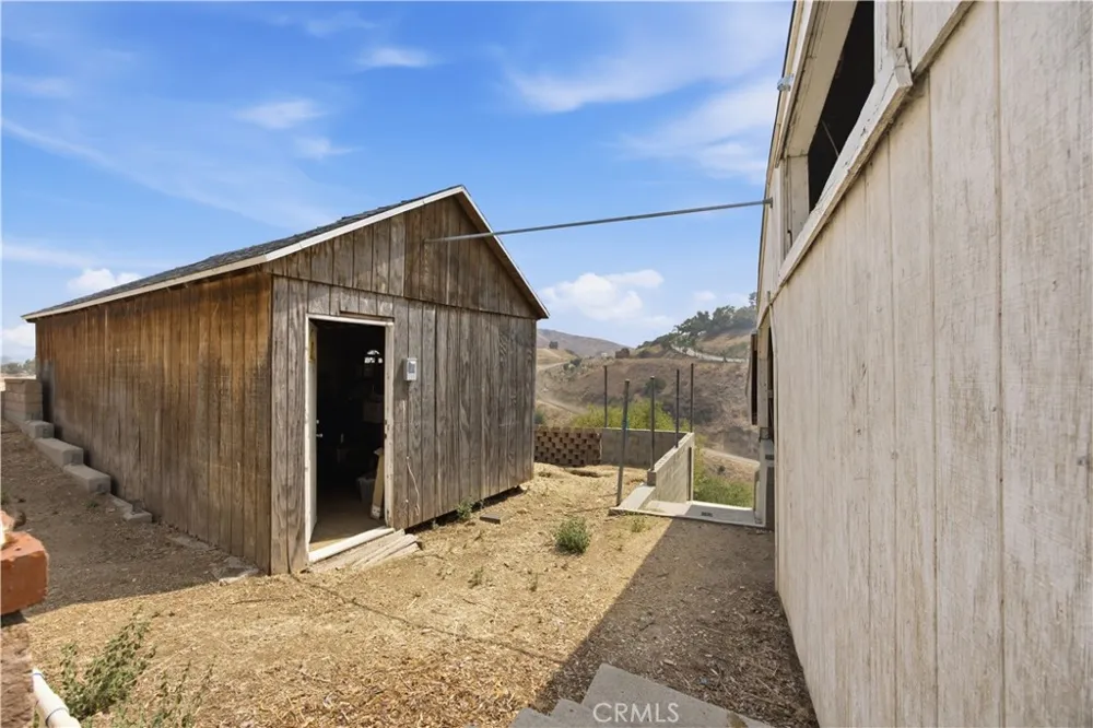 10170 Maude Ave Sunland, CA 91040