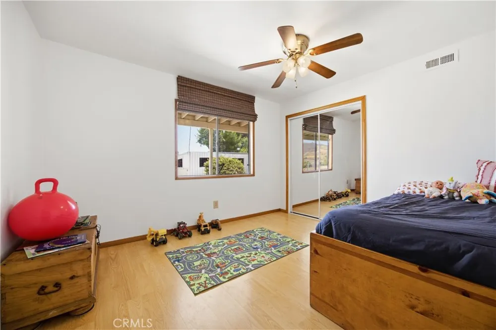 10170 Maude Ave Sunland, CA 91040