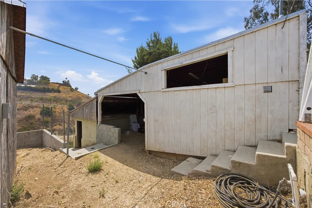 10170 Maude Ave Sunland, CA 91040