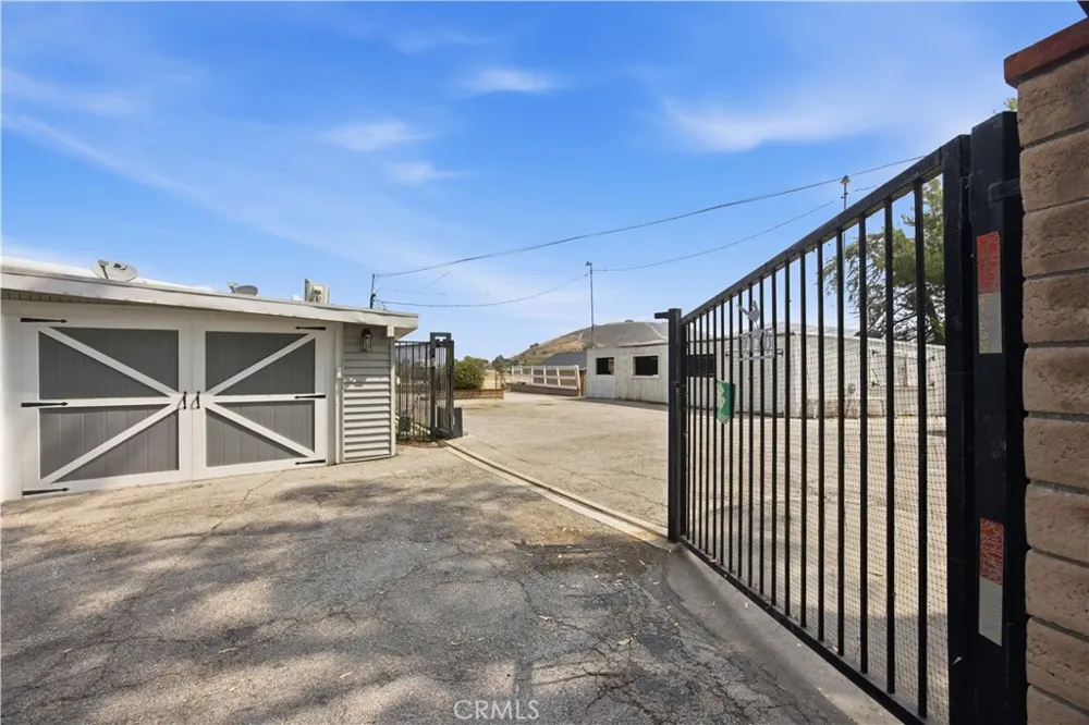 10170 Maude Ave Sunland, CA 91040