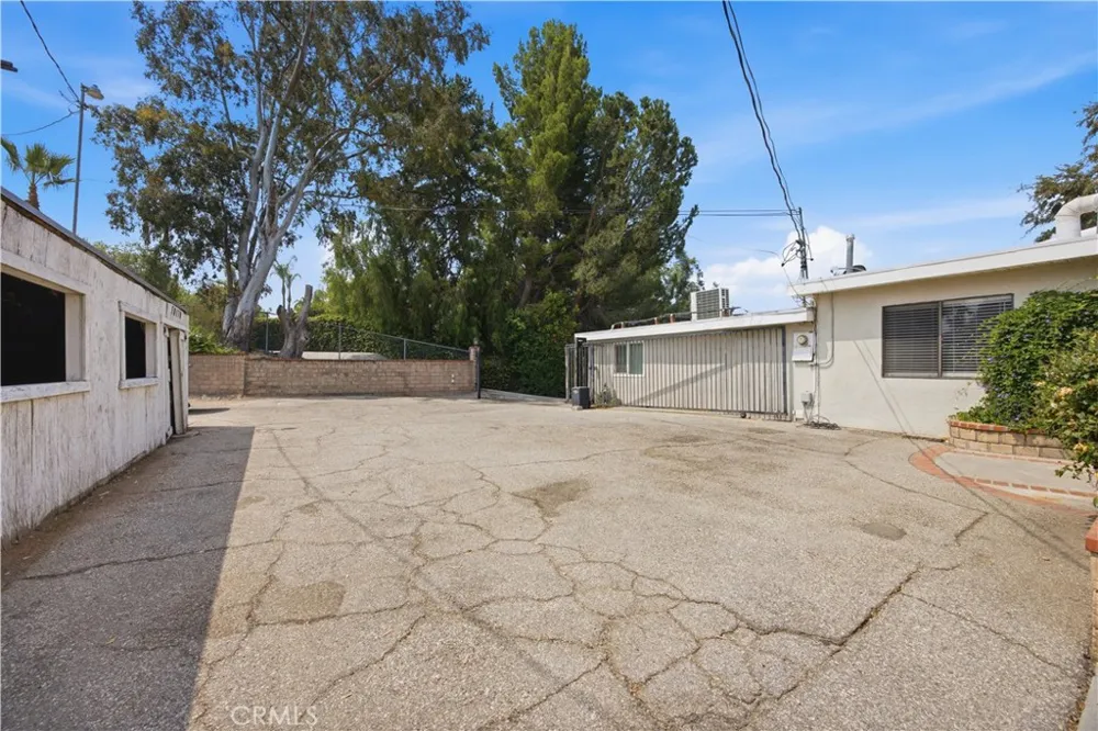 10170 Maude Ave Sunland, CA 91040