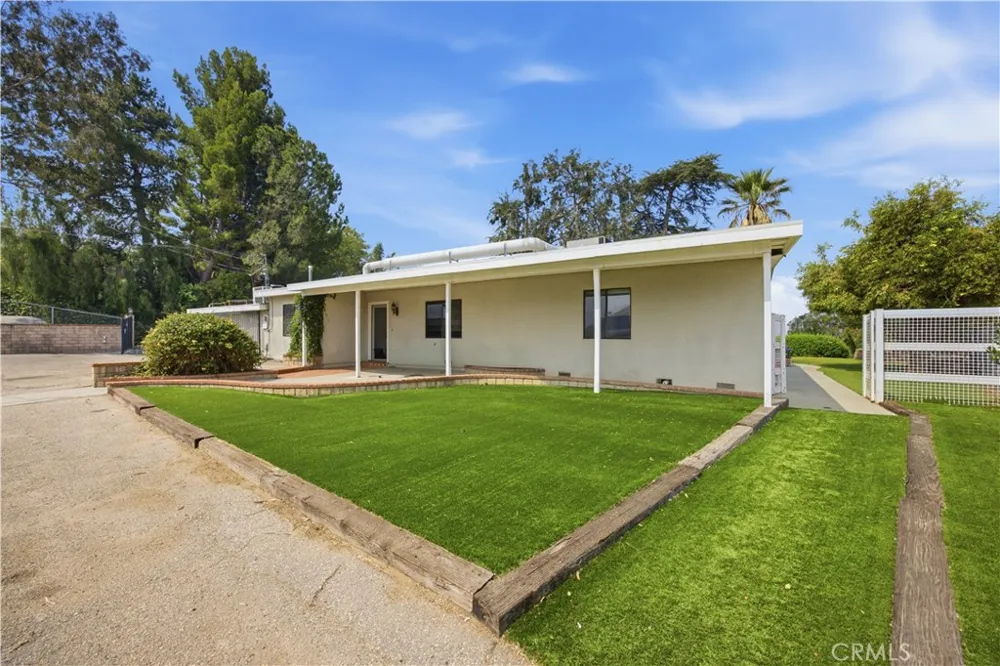 10170 Maude Ave Sunland, CA 91040