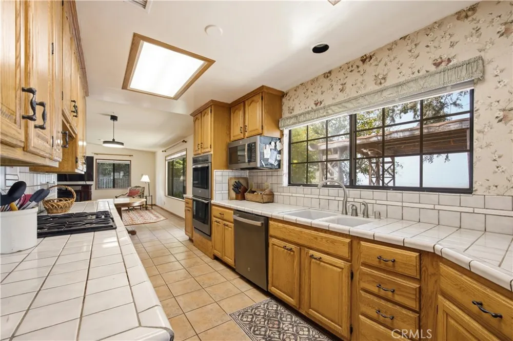 10170 Maude Ave Sunland, CA 91040