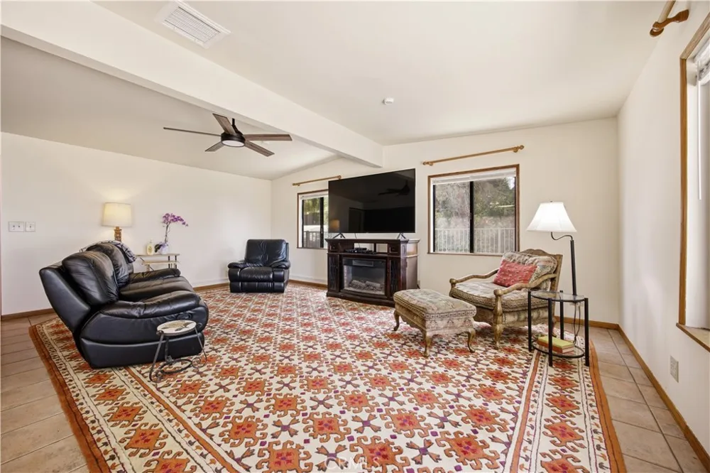 10170 Maude Ave Sunland, CA 91040