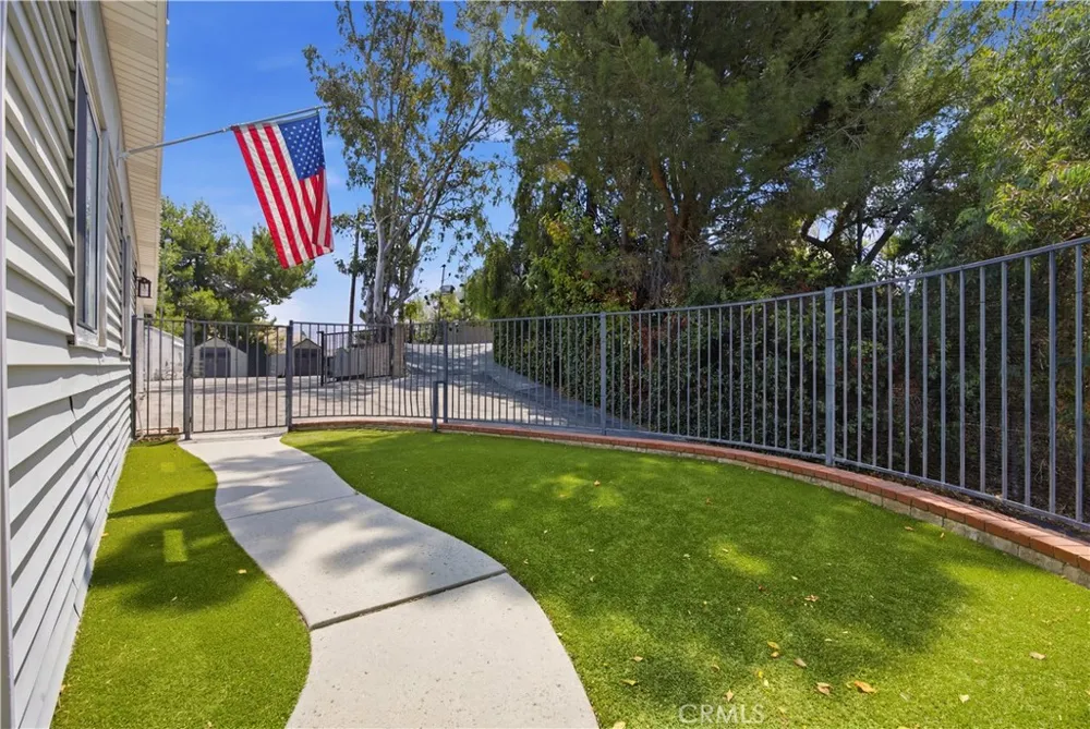 10170 Maude Ave Sunland, CA 91040