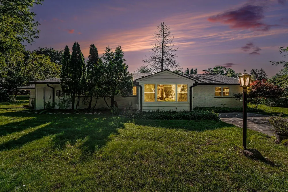 24900 Cromwell Drive Franklin, MI 48025
