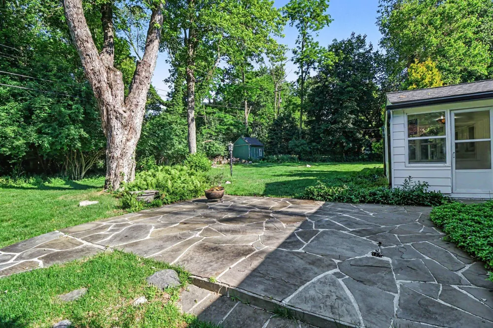 24900 Cromwell Drive Franklin, MI 48025