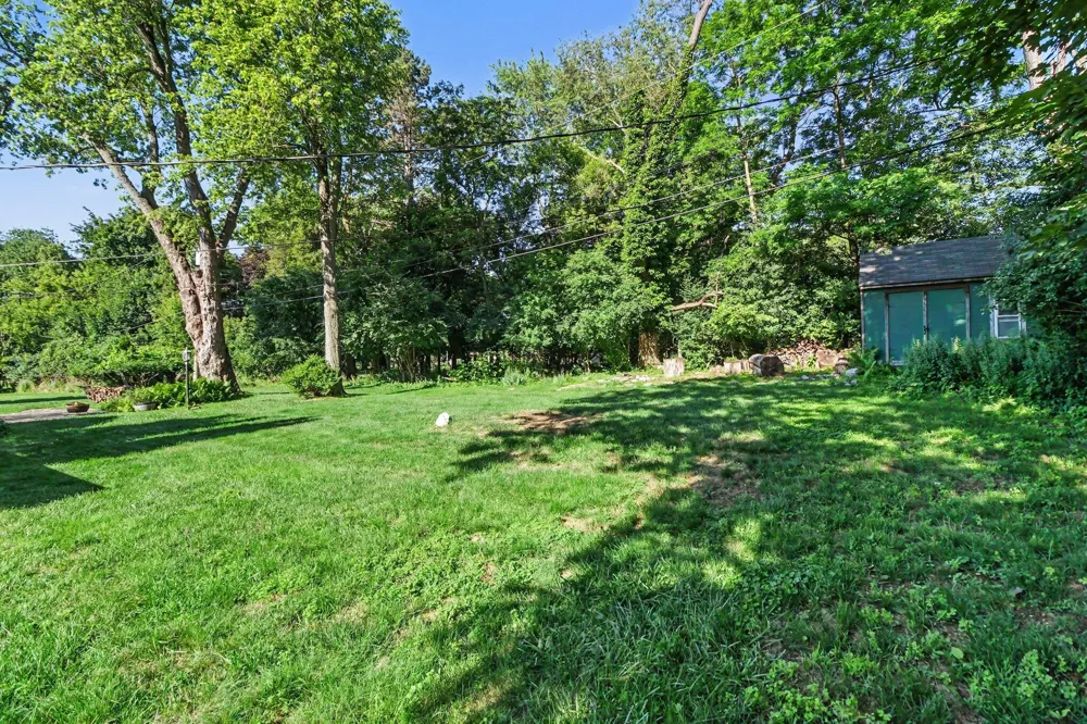 24900 Cromwell Drive Franklin, MI 48025