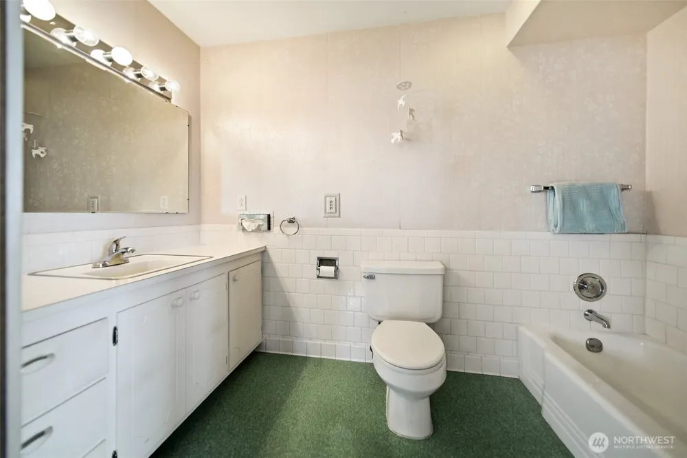8361 NE North Shore Road Belfair, WA 98528