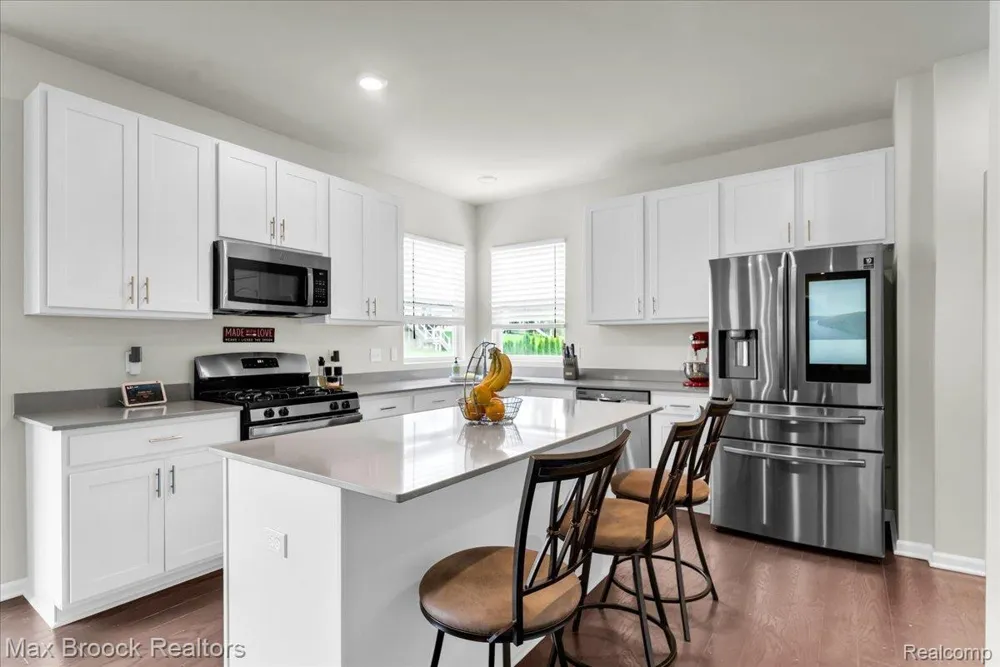 8401 Sharon Drive White Lake Charter Township, MI 48386