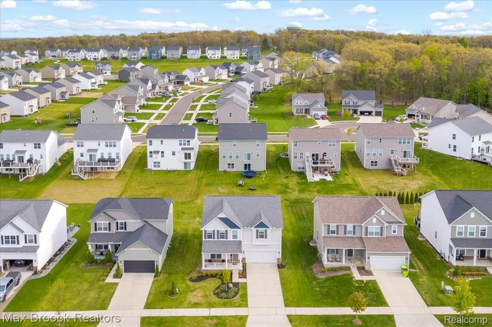 8401 Sharon Drive White Lake Charter Township, MI 48386