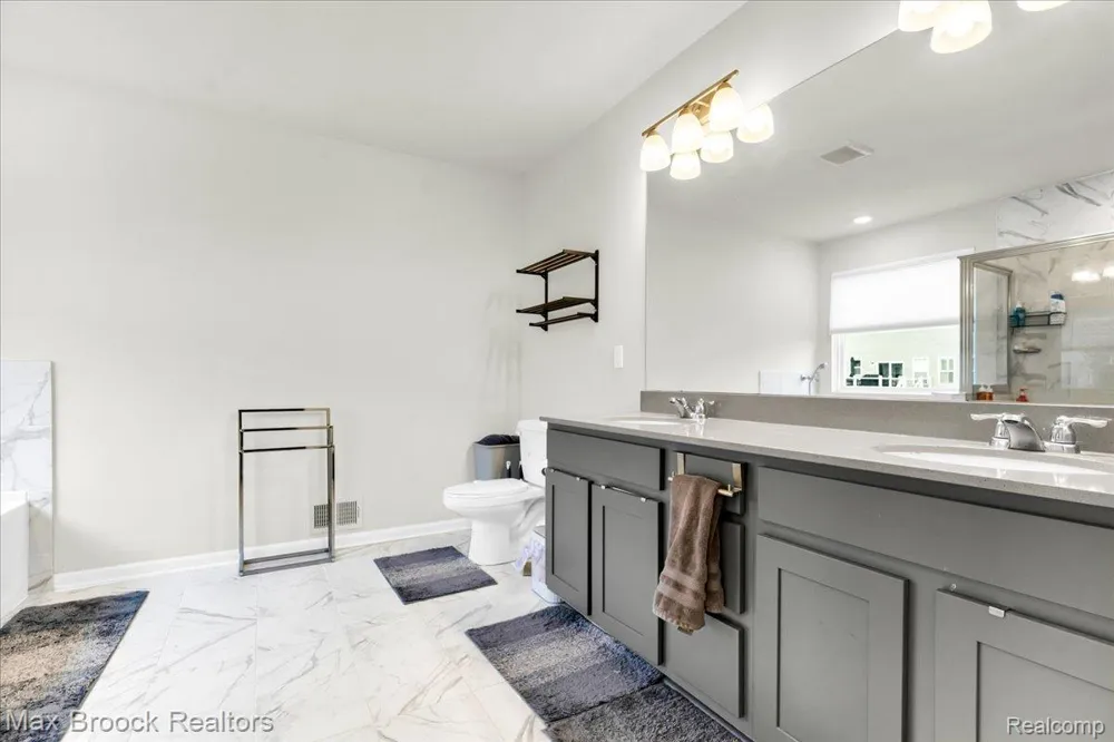 8401 Sharon Drive White Lake Charter Township, MI 48386